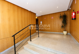 High-Quality 2-Bedroom Apartment with Balcony and Parking – Central Loulé