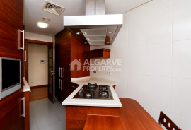 High-Quality 2-Bedroom Apartment with Balcony and Parking – Central Loulé