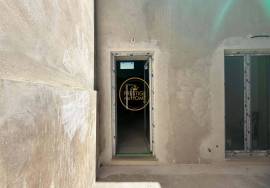 Charming villa in the final stages of construction, located in the quiet village of Tôr, just 10 minutes from Loulé.