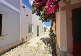 Charming villa in the final stages of construction, located in the quiet village of Tôr, just 10 minutes from Loulé.