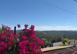 Charming villa in the final stages of construction, located in the quiet village of Tôr, just 10 minutes from Loulé.