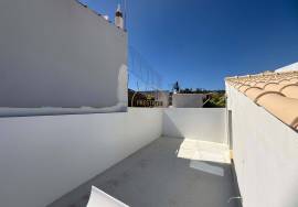 Charming villa in the final stages of construction, located in the quiet village of Tôr, just 10 minutes from Loulé.