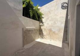 Charming villa in the final stages of construction, located in the quiet village of Tôr, just 10 minutes from Loulé.