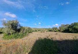 URBAN PLOT with possibility of Extension - 400m2 villa - Sta. Barbara de Nexe