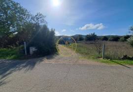 URBAN PLOT with possibility of Extension - 400m2 villa - Sta. Barbara de Nexe
