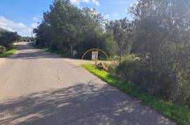 URBAN PLOT with possibility of Extension - 400m2 villa - Sta. Barbara de Nexe