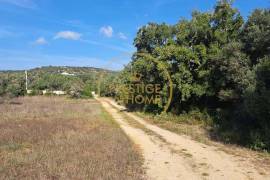 URBAN PLOT with possibility of Extension - 400m2 villa - Sta. Barbara de Nexe