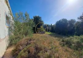 URBAN PLOT with possibility of Extension - 400m2 villa - Sta. Barbara de Nexe