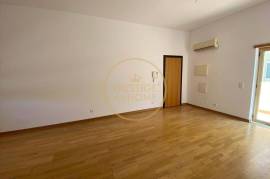 2 Bedroom Apartment with Balcony – Vale de Rãs