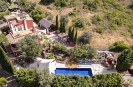 Carvoeiro/Porches - Charming 3 bedroom country villa with pool, privacy and Mediterranean gardens