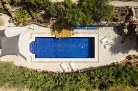 Carvoeiro/Porches - Charming 3 bedroom country villa with pool, privacy and Mediterranean gardens