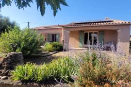 A Charming Villa With 100 M2 Of Living Space, On A Beautifully Landscaped Plot Of 1118 M2 Featuring A Swimming Pool.