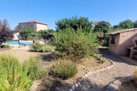 A Charming Villa With 100 M2 Of Living Space, On A Beautifully Landscaped Plot Of 1118 M2 Featuring A Swimming Pool.