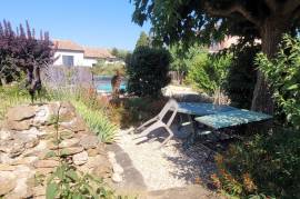 A Charming Villa With 100 M2 Of Living Space, On A Beautifully Landscaped Plot Of 1118 M2 Featuring A Swimming Pool.