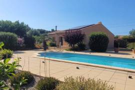A Charming Villa With 100 M2 Of Living Space, On A Beautifully Landscaped Plot Of 1118 M2 Featuring A Swimming Pool.