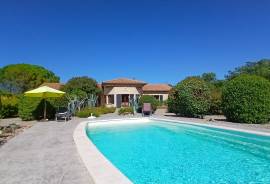 Charming Single Storey Villa With 190 M2 Of Living Space On A 3135 M2 Landscaped Plot With Pool Superb