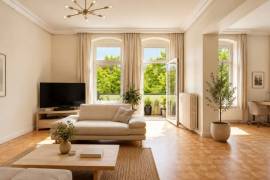 Vacant 5-room apartment with sauna and balcony near Kurfurstendamm