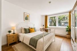Ready to move: 3/4 room apartment with balcony near Tiergarten & Kudamm