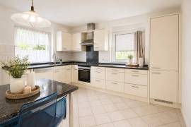 Detached 3 Bedroom house with Garden & Garage Detached 3 Bedroom house with Garden & Garage