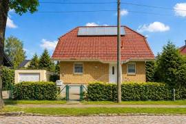 Detached 3 Bedroom house with Garden & Garage Detached 3 Bedroom house with Garden & Garage
