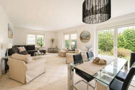 Detached 3 Bedroom house with Garden & Garage Detached 3 Bedroom house with Garden & Garage
