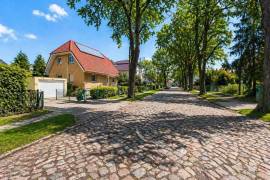Detached 3 Bedroom house with Garden & Garage Detached 3 Bedroom house with Garden & Garage