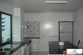 Ruamrudee Garden House - Three Bedroom Condo a Few Minute Walk to Ploenchit BTS Ruamrudee Garden House - Three Bedroom Condo a Few Minute Walk to Ploenchit BTS