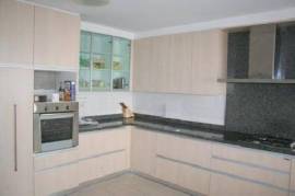 Newly Renovated 4 bedrooms Penthouse in Sukhumvit 18