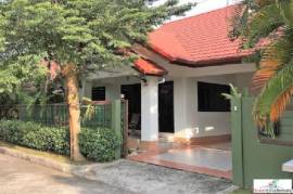 Wong Charlem Garden Villas - Cozy 3 Bedroom Bungalow on a Quiet Estate For Rent, 10 Minutes from Phuket Airport