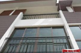 The Private - Contemporary Townhouse with 3 bedrooms, 4 bathrooms for rent closed to Bang Chak station.