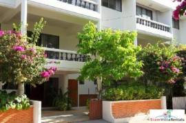 3 storey town house in Hua Hin town Centre.