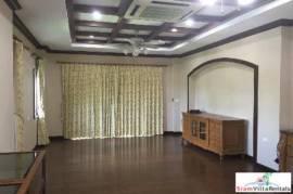 Windmill Village - Pet Friendly Luxury House with 5 bedroom, 4 bathroom near Mega Bangna, Bangkok Pattana School