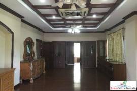 Windmill Village - Pet Friendly Luxury House with 5 bedroom, 4 bathroom near Mega Bangna, Bangkok Pattana School