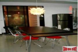 Large Townhouse for Sale in the Phra Khanong Area, Bangkok Large Townhouse for Sale in the Phra Khanong Area, Bangkok