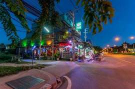 Close to Beach Popular Bar Restaurant in Khao Takiab Close to Beach Popular Bar Restaurant in Khao Takiab
