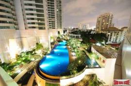 Millennium Residence - Three Bedroom Condo for Rent on the 32nd Floor and Benjasiri Park Views