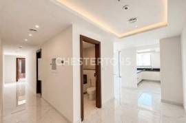 Contemporary Elegance Luxury Living Up to 12 Chqs