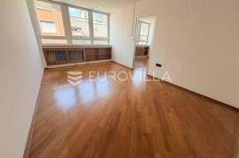 Rijeka, Brajda, spacious office space in the city centre with 6 offices, 107 m²