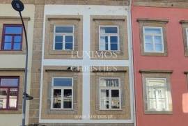 Loja à venda na Rua de Cedofeita, no centro do Porto