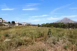 Building land with mountain views in Jávea