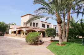 Exceptional mansion with separate guest house