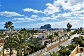 Villa met 4 slaapkamers in Calpe, met privé zwembad en spectaculair uitzicht op zee en de Ifach Rots.