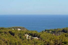 Plot in benissa with formidable sea views.