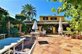 A rustic 3 bedroom villa in Calpe, with private pool, fantastic views toward the valley and the mountains, just 3,5 km distance to the beach.