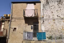 sh 716 town house, Caccamo, Sicily