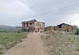 Farm with a manor house at a distance of 6km from the city center of Chaves