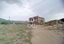 Farm with a manor house at a distance of 6km from the city center of Chaves