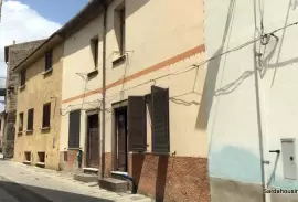 House with warehouse and land in Oschiri, Sardinia