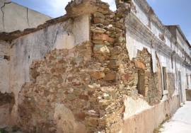 Two old houses with/ Land