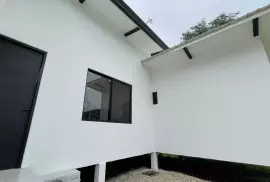 Hidden Gem!! 4 bedrooms house with a pool
